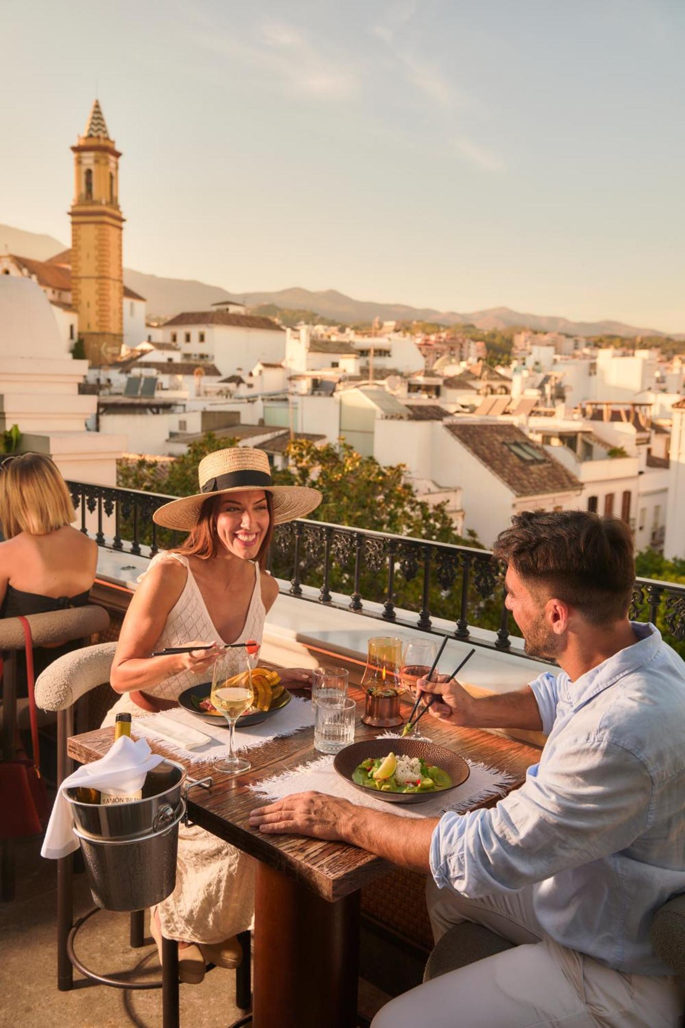Hotel El Pilar Andalucia Estepona Exterior photo